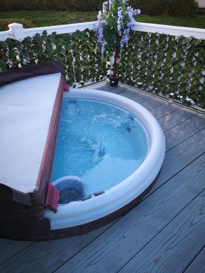 Hot Tub Hols 61 Kingfisher Court Hotel Tattershall Exterior photo