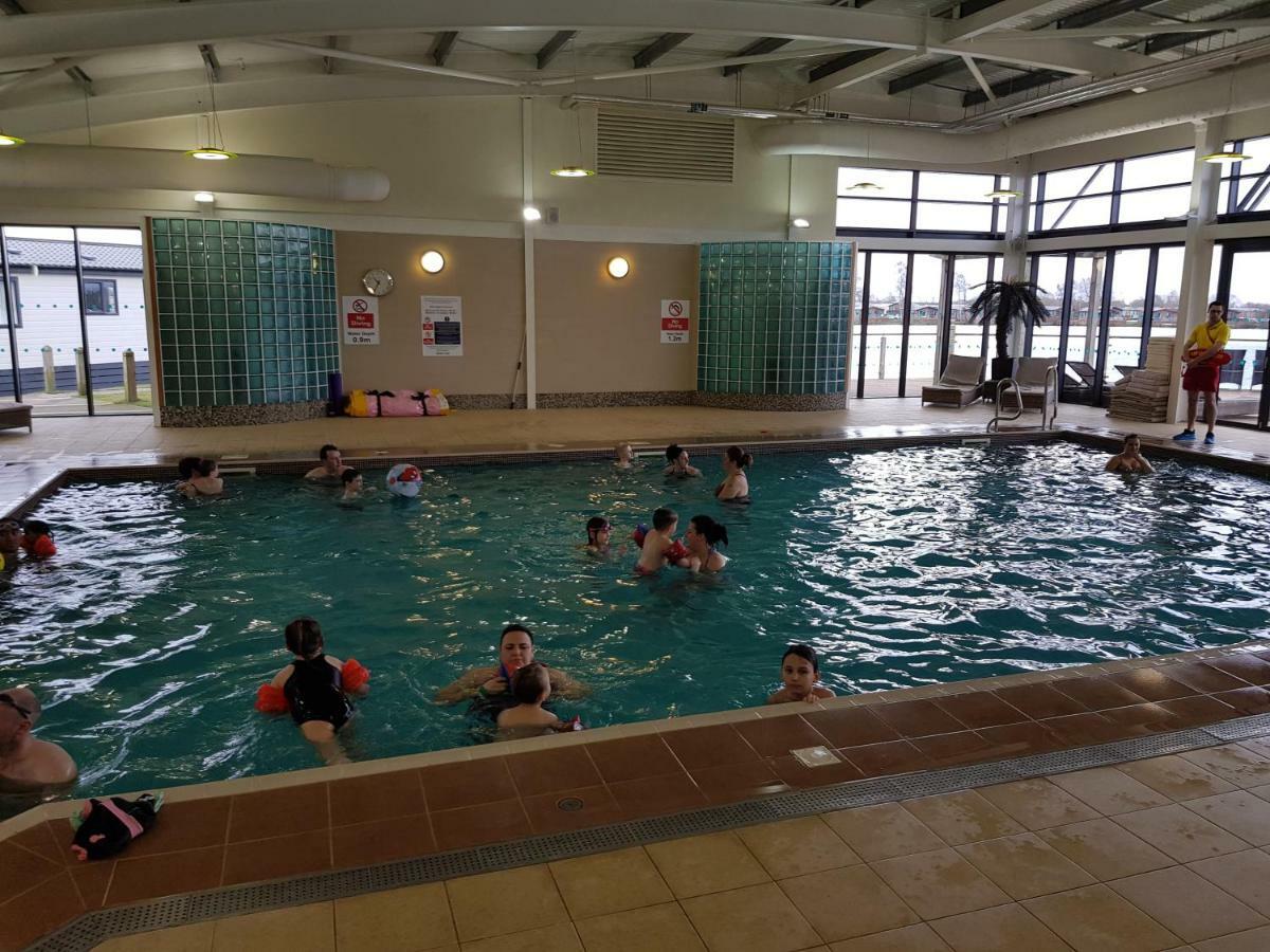 Hot Tub Hols 61 Kingfisher Court Hotel Tattershall Exterior photo